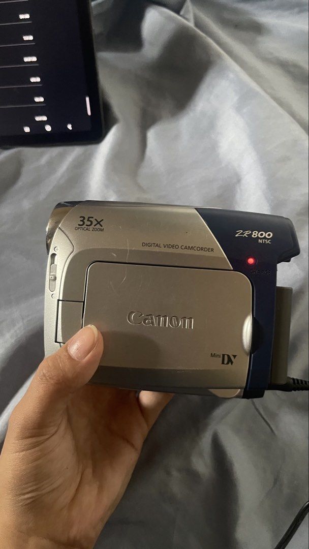 Canon ZR800 (Category: Video Cameras) located in Manila. Submitted by swiftflower.329e2b (Listing ID 1470205126, Image 3). Description: .