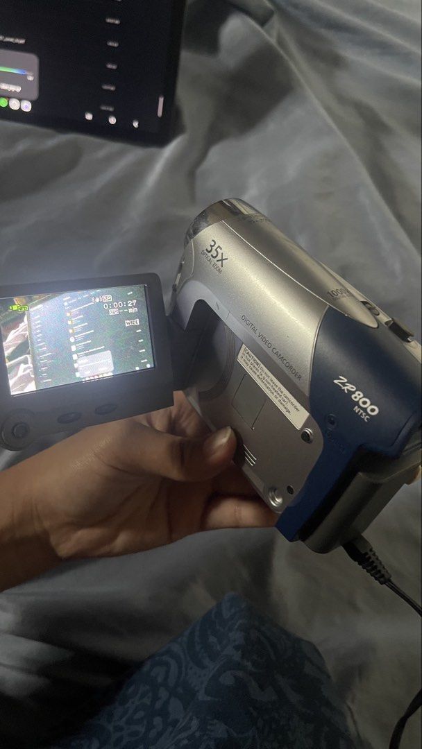 Canon ZR800 (Category: Video Cameras) located in Manila. Submitted by swiftflower.329e2b (Listing ID 1470205126, Image 1). Description: .