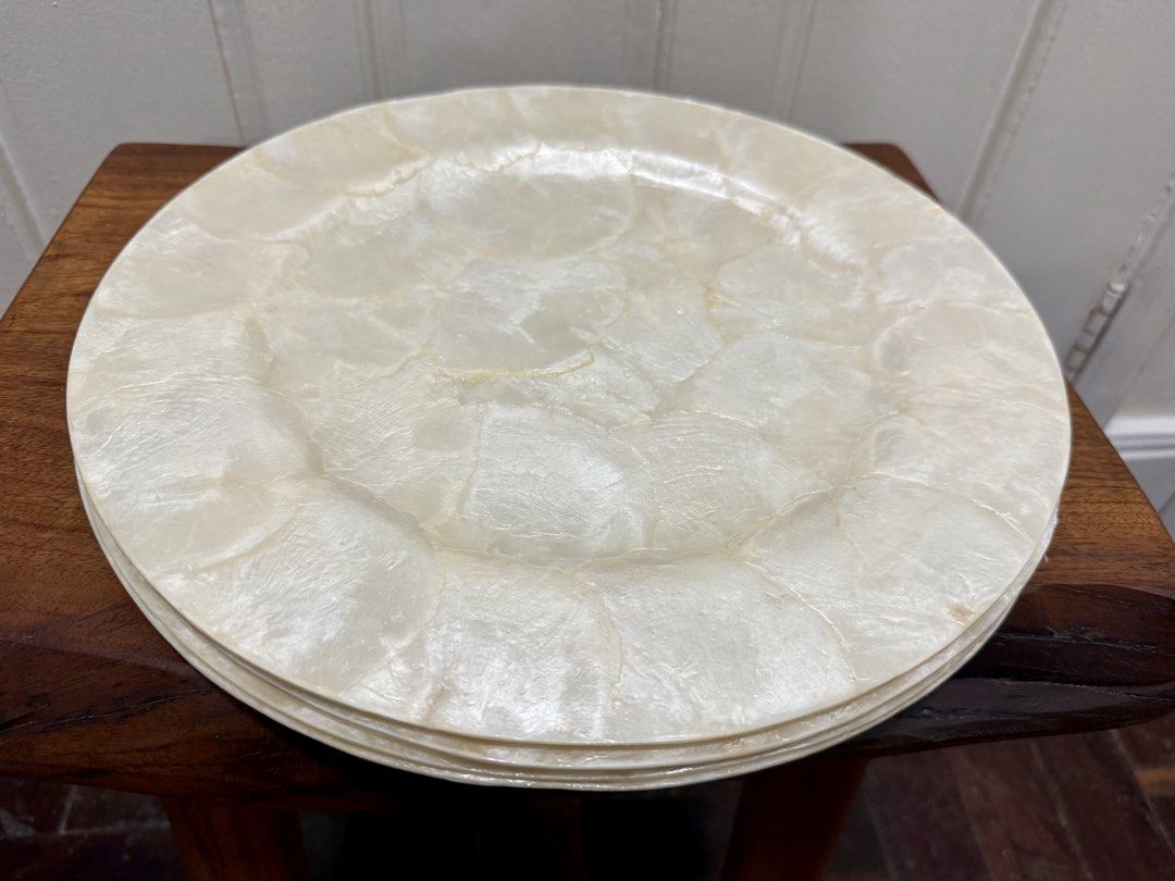 Capiz plate charger (Category: Dinnerware & Cutlery) located in Pasig City. Submitted by sheenajao194025 (Listing ID 1470331138, Image 1). Description: .