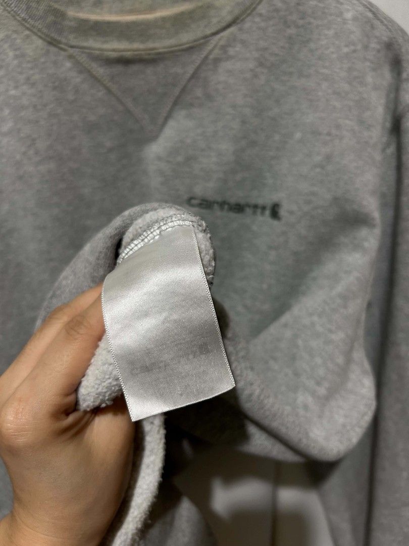 Carhartt Crew neck Pull Over Sweatshirt (Category: Coats, Jackets and Outerwear) located in Guinobatan. Submitted by lorocathrifts (Listing ID 1470289821, Image 3). Description: Carhartt Crew neck Pull Over Sweatshirt Size: Medium on tag (Original Fit) Condition: Well Used *bawal sa maarte*.