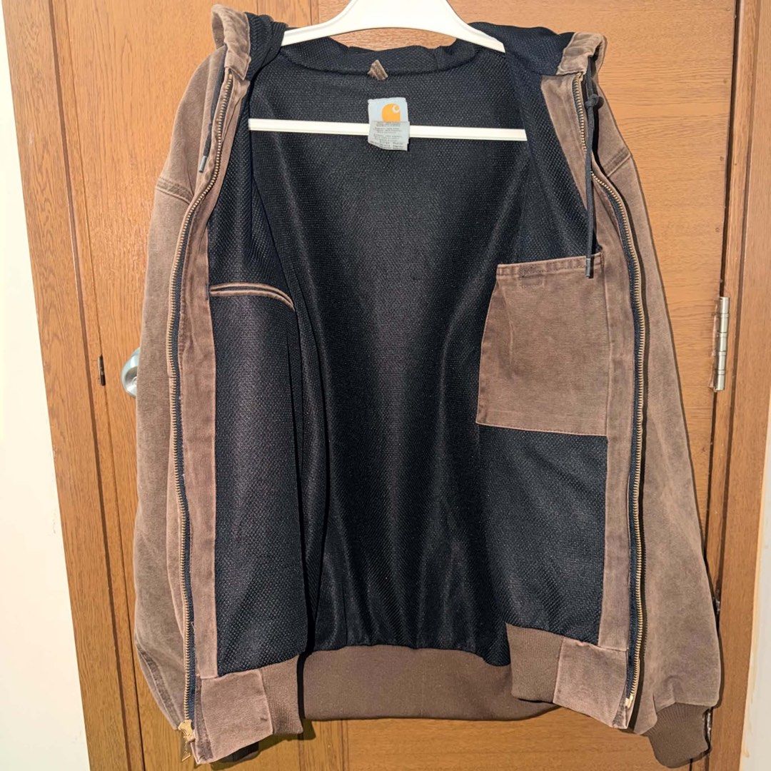 Carhartt J25 CHT Chestnut Brown Thermal Lined Active Jacket (Category: Coats, Jackets and Outerwear) located in Santa Rosa. Submitted by n.vallermosa (Listing ID 1470196081, Image 3). Description: J25 CHT Vintage Size Large on tag Dimes 26x28 Condition 8.5/10 Issue: Good fade, signs of usage, crack patch Color rate 8.5/10 Pricr 10k or OBO - Brand: Carhartt - Model: J25 Active Jacket - Color: Chestnut Brown - Size: Large Regular - Material: Heavy 