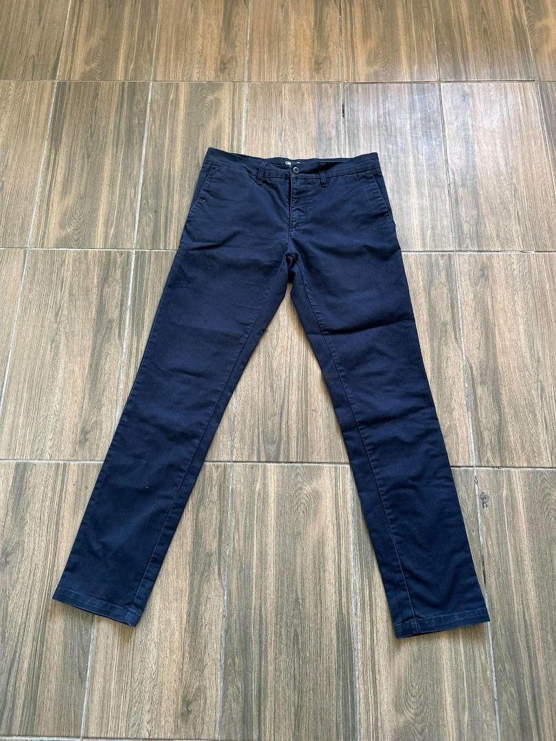 Carhartt wip (Category: Chinos) located in Alegria. Submitted by karlojis22 (Listing ID 1470263932, Image 1). Description: very good.