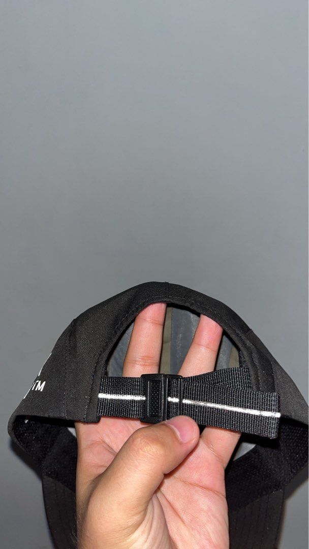 Carhartt WIP Gore-Tex Reflect Cap Black (Category: Caps & Hats) located in Rizal. Submitted by minsantumrift (Listing ID 1470175275, Image 3). Description: Carhartt WIP GORE-TEX Reflect Cap Condi: 9/10 Price: 3,000 📍Binangonan Rizal.