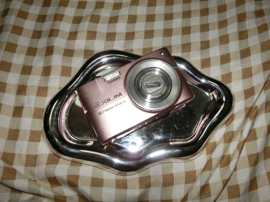 CASIO EXILIM Z300 (Category: Cameras) located in Mexico. Submitted by fromjiya (Listing ID 1470267249, Image 3). Description: ₊˚⊹♡ CASIO EXILIM Z300 ♡⊹˚₊ | BLUSH PINK 🎀 the prettiest blush pink digicam for your soft, dreamy digi moments ୨୧ BLUSH PINK • VINTAGE DIGICAM • MILD VIGNETTE • FULL INCLUSION ₊˚⊹ camera deets ⊹˚₊ ♡ 10.1MP sensor ♡ 4× optical zoom ♡ 3.0-inch LCD screen ♡ CCD sensor for that classic digicam look ♡ compact point-and-shoot b