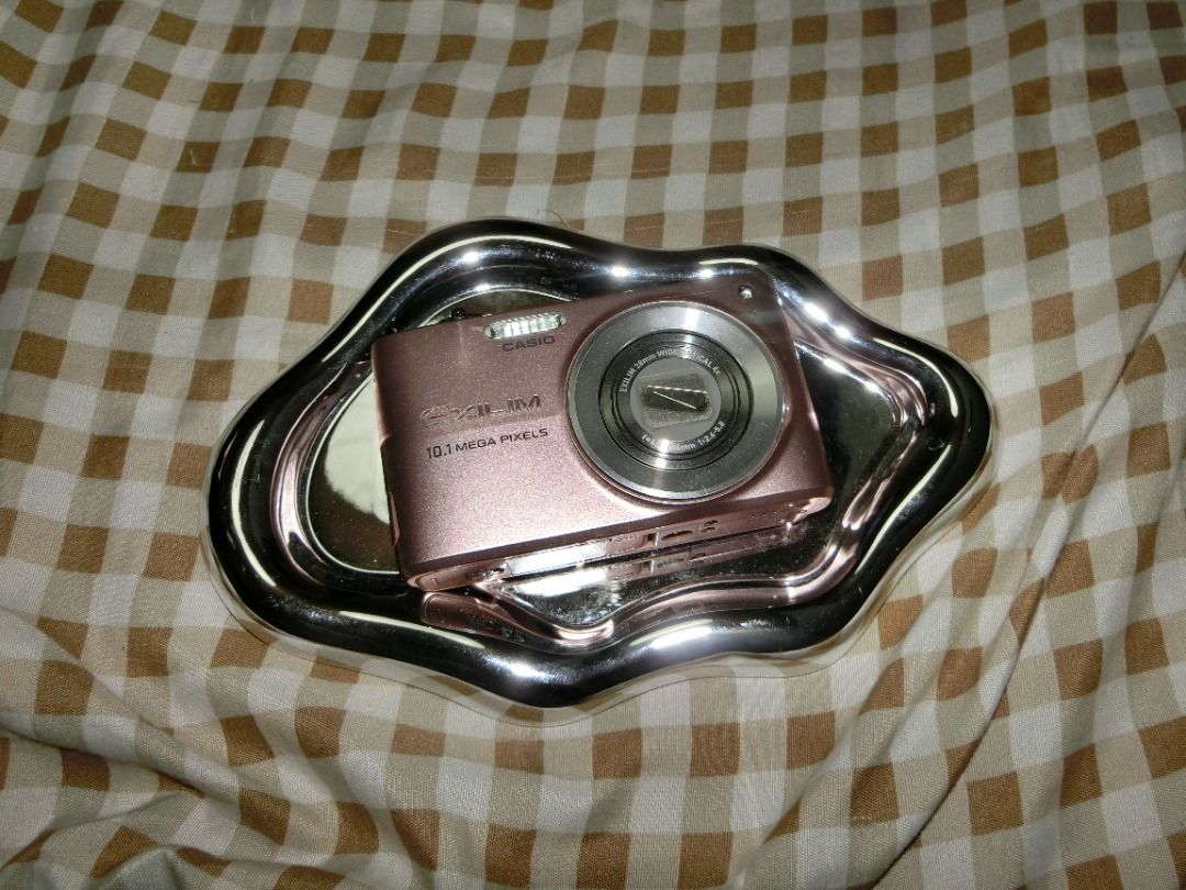 CASIO EXILIM Z300 (Category: Cameras) located in Mexico. Submitted by fromjiya (Listing ID 1470267249, Image 1). Description: ₊˚⊹♡ CASIO EXILIM Z300 ♡⊹˚₊ | BLUSH PINK 🎀 the prettiest blush pink digicam for your soft, dreamy digi moments ୨୧ BLUSH PINK • VINTAGE DIGICAM • MILD VIGNETTE • FULL INCLUSION ₊˚⊹ camera deets ⊹˚₊ ♡ 10.1MP sensor ♡ 4× optical zoom ♡ 3.0-inch LCD screen ♡ CCD sensor for that classic digicam look ♡ compact point-and-shoot b