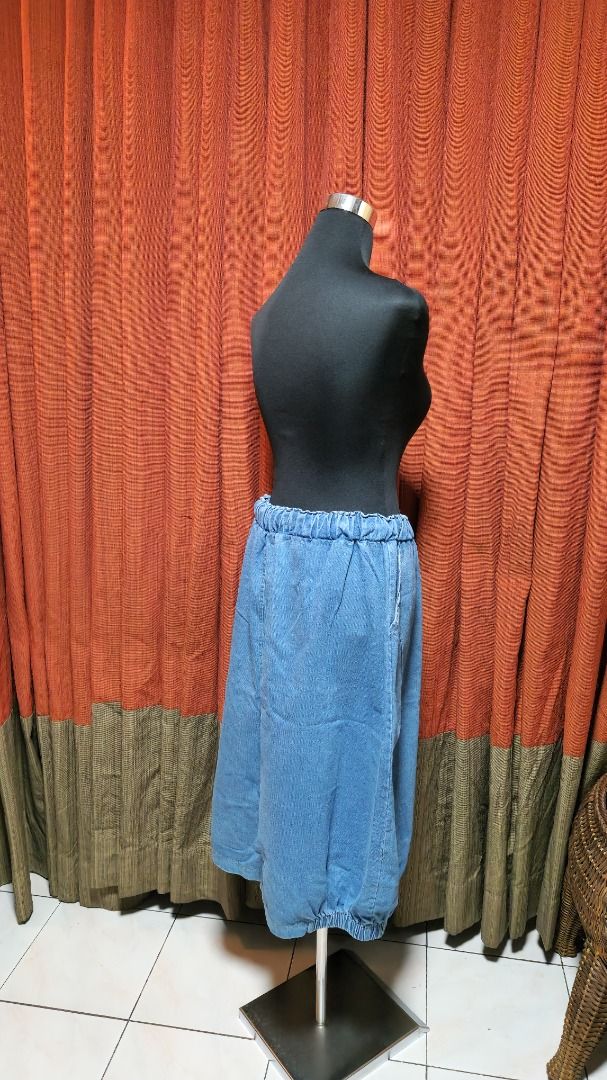 Casual Denim Drawstring Midi Skirt (Category: Skirts) located in Caloocan City. Submitted by mocs.stash (Listing ID 1470182306, Image 2). Description: Casual Denim Drawstring Midi Skirt Selling for ₱100 Condition: Preloved in great condition Price: ₱100 Shipping & Location Details: Location: Caloocan Shipping Fee: Paid by buyer Couriers: Grab Express, Lalamove, GoGo Xpress (GGX), or LBC Send a direct message to buy or inquire!.
