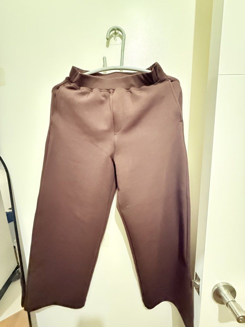 Casual Elastic Waist Sweatpants (Category: Joggers) located in Manila. Submitted by maricrisba71437 (Listing ID 1470262328, Image 1). Description: - Solid color sweatpants with a clean finish - Comfortable elastic waistband and handy front pockets - Relaxed fit for effortless, all-day wear - Standard leg length, great for daily lounging or errands - Easy to pair with casual tees and hoodies.
