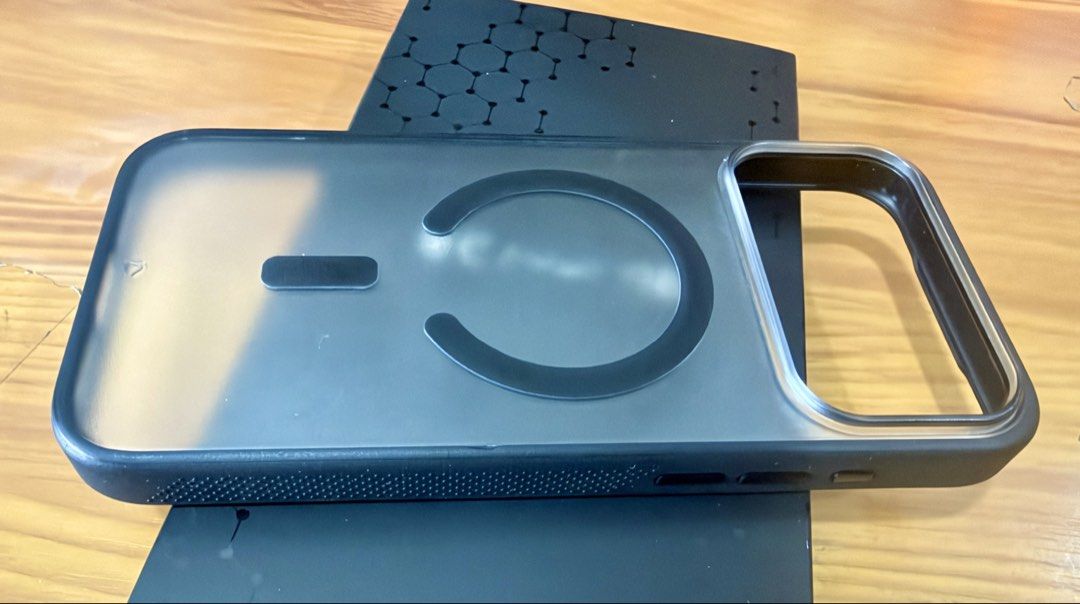 Caudabe Synthesis Case for iPhone 17 Pro Max (Category: Cases & Sleeves) located in Pasay City. Submitted by mikerosoft36 (Listing ID 1470165462, Image 3). Description: Caudabe Synthesis Case for iPhone 17 Pro Max Color: Frost Used a few times only RFS: Declutterring Pasay / Makati Area.