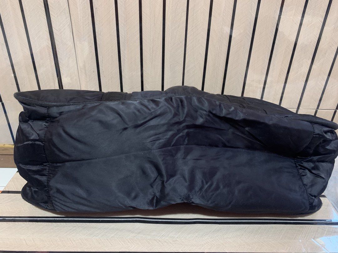CC Nylon Sports Line Duffle (Category: Tote Bags) located in San Fernando. Submitted by preluxuria_online_shop (Listing ID 1470276174, Image 3). Description: .