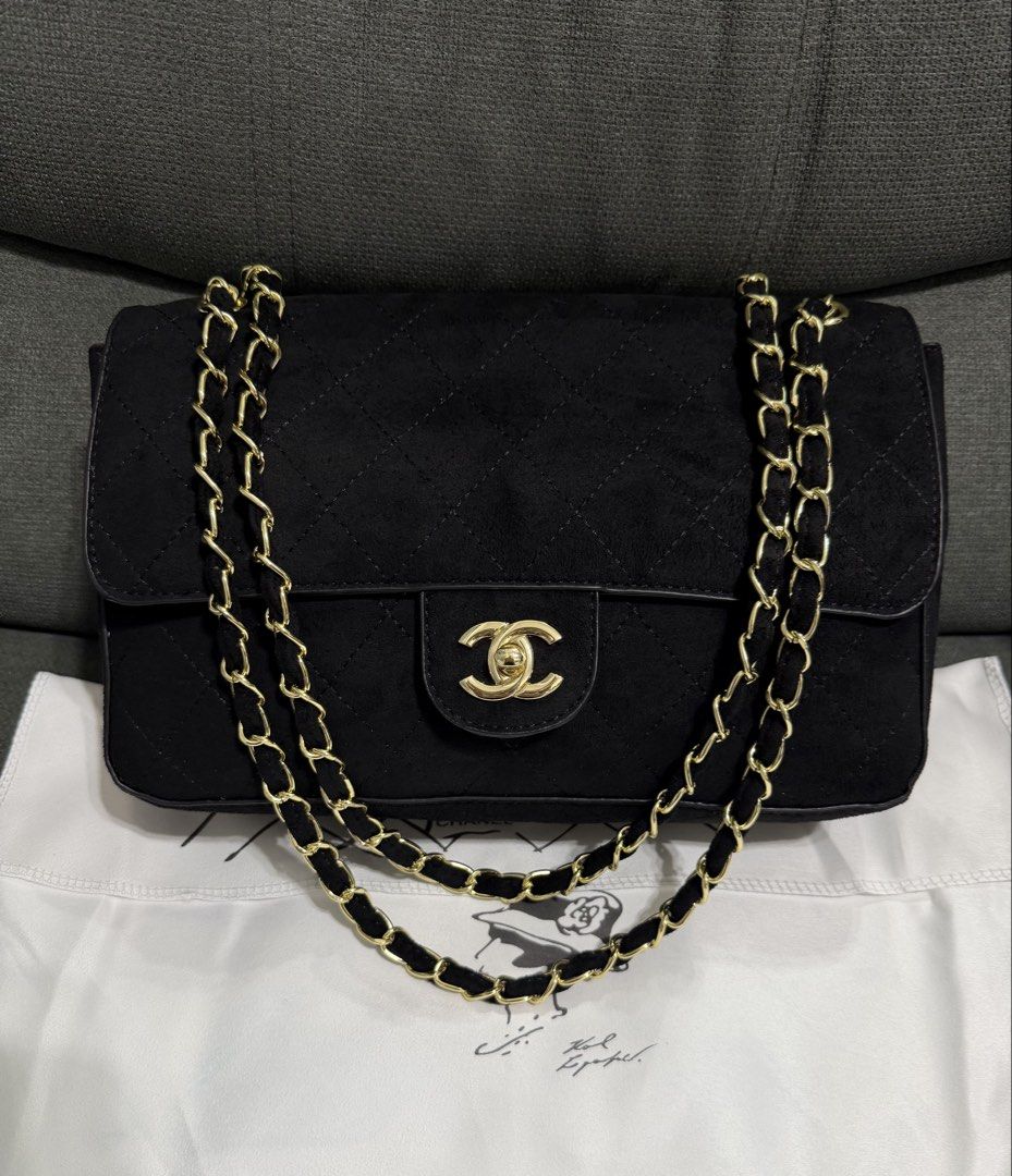 CC Suede Quilt Flap (Category: Shoulder Bags) located in Quezon City. Submitted by chic.bags (Listing ID 1470303633, Image 1). Description: With microchip Leather lining Good as new With dust bag No issue Actual photo posted Japan preloved Mop: gcash .