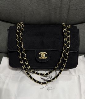 (Category: ) located in . Submitted by chic.bags (Listing ID 1470303633, Image 1). Description: .