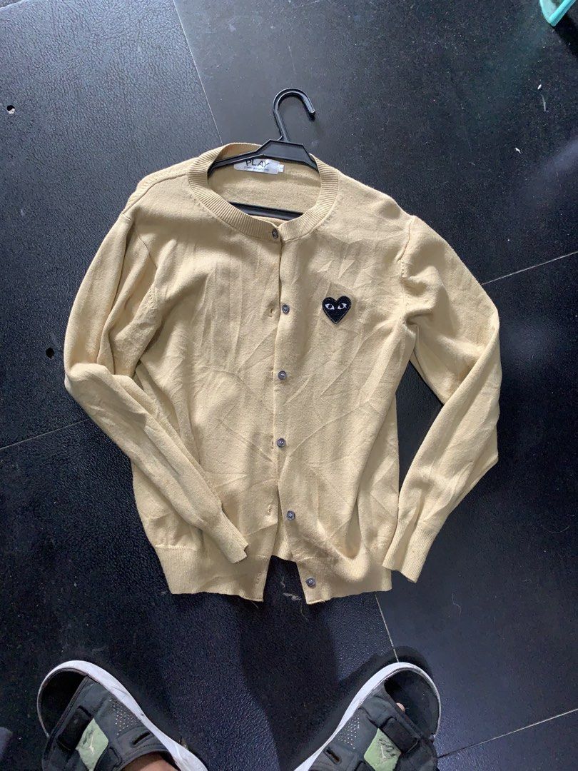 CDG PLAY (Category: Luxury Apparel) located in Manila. Submitted by true_dailylifestyle (Listing ID 1470218776, Image 2). Description: .