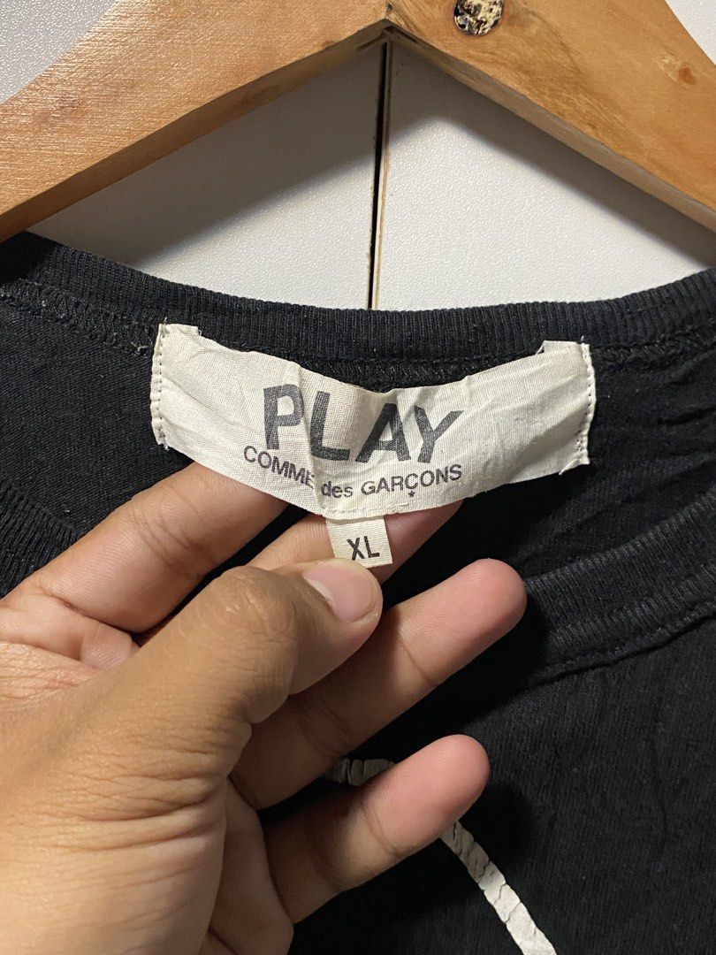 CDG PLAY BLACK HEARTS (Category: Tshirts & Polo Shirts ) located in Manila. Submitted by thrifted_g00ds2k25 (Listing ID 1470320932, Image 3). Description: SIZE XL ON TAG FITS L EXCELLENT CONDITION 9.5/10 COLOR RATE ISSUES CRACKS ON PRINT CHECK LAST PIC NEED WASH.
