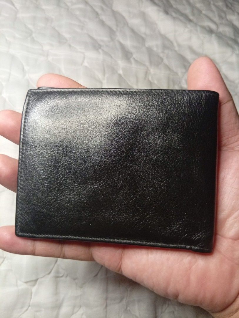 Celine Black Bi-fold Wallet (Category: Wallets & Card holders) located in Cabadbaran. Submitted by lagiuminomtubig1 (Listing ID 1470147740, Image 3). Description: as new.