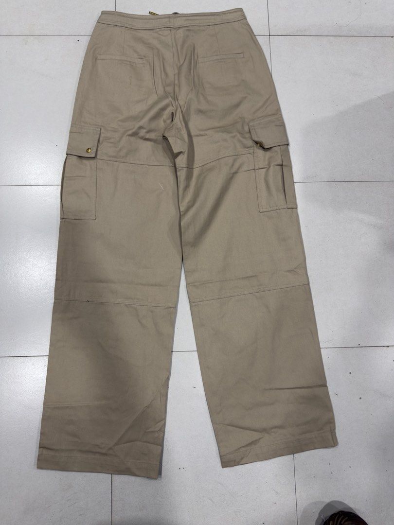 Celine Cargo Cotton Pants (Category: Luxury Apparel) located in Manila. Submitted by tindero-ng-damit (Listing ID 1470229641, Image 2). Description: Celine Cargo Cotton Pants Size 40 on tag Waist 28 Length 42 Thigh 13 Hem 10 Like new and flawless.