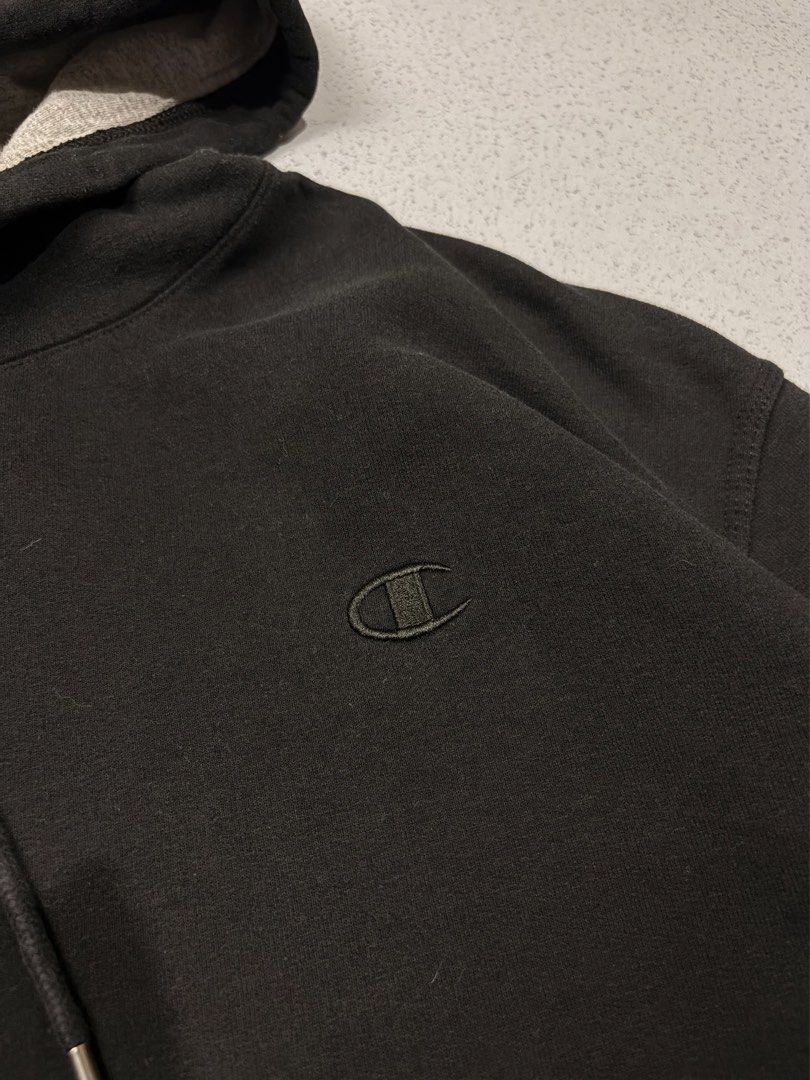 Champion Authentic Black Hoodie Size XL (Category: Hoodies) located in Cainta. Submitted by rizalthriftstuff (Listing ID 1470326252, Image 3). Description: Champ Black Hoodie Fave 🔥🔥🔥 Dimes Size: XL Width: 26 Length: 28 Color Rate: 10 Condition: 8 Issue: Check Picts Mine - ₱400 - Brand: Champion - Color: Black with grey hood lining - Size: XL - Details: Small embroidered logo on chest, patch on left wrist, and adjustable drawstrings - Pockets: