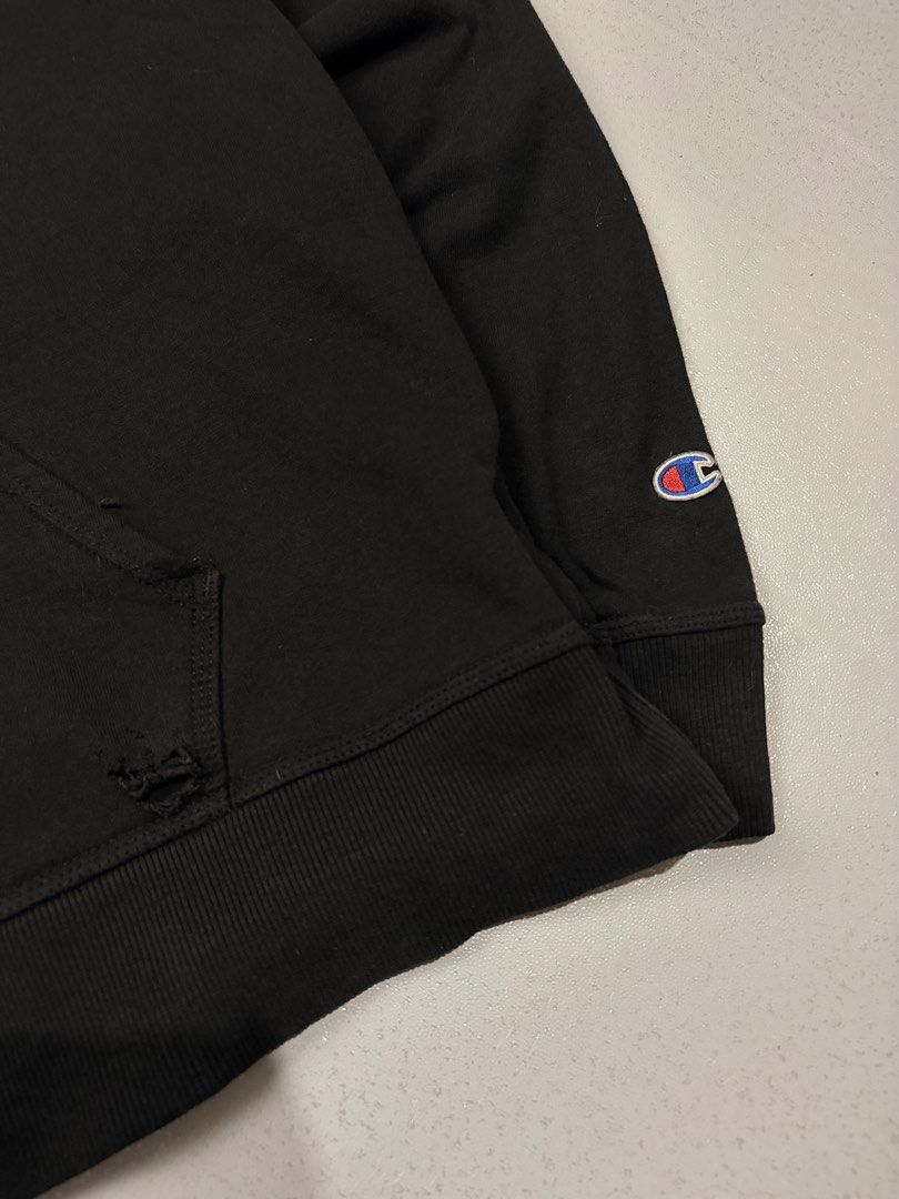 Champion Authentic Black Hoodie Size XL (Category: Hoodies) located in Cainta. Submitted by rizalthriftstuff (Listing ID 1470326252, Image 2). Description: Champ Black Hoodie Fave 🔥🔥🔥 Dimes Size: XL Width: 26 Length: 28 Color Rate: 10 Condition: 8 Issue: Check Picts Mine - ₱400 - Brand: Champion - Color: Black with grey hood lining - Size: XL - Details: Small embroidered logo on chest, patch on left wrist, and adjustable drawstrings - Pockets: