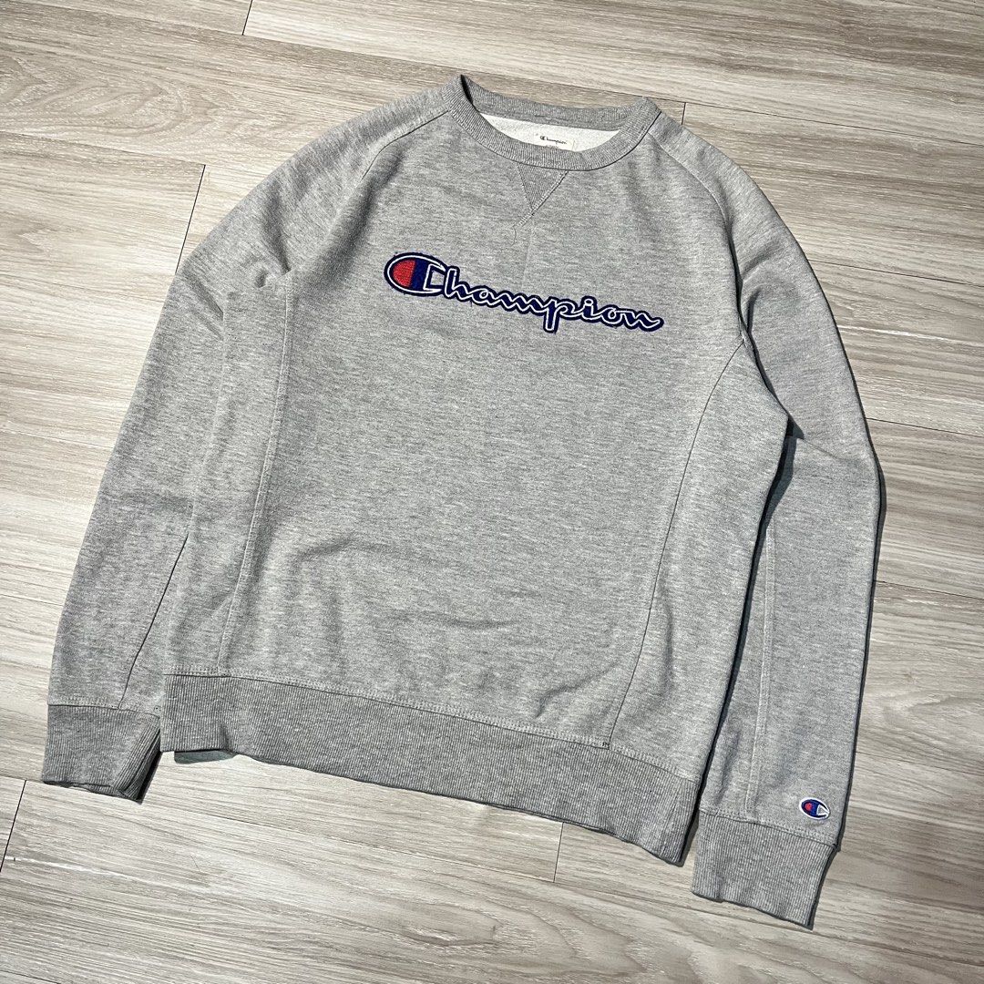Champion Script Sweatshirt (Category: Coats, Jackets and Outerwear) located in Cavite. Submitted by latteroption (Listing ID 1470332178, Image 2). Description: Champion Script Sweatshirt issue: None Condition: 10/10 Size: M-L Length x Width: 27x22.