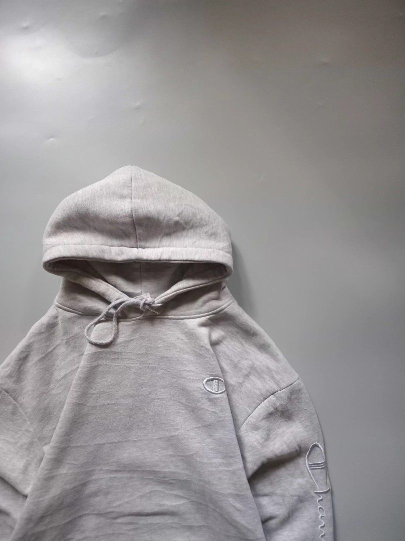 champion sidescript embroidered hoodie (Category: Coats, Jackets and Outerwear) located in San Isidro. Submitted by lagloots (Listing ID 1470180263, Image 3). Description: thick & heavy embroidered logo both on chest and sleeve fits boxy large 📌model's reference: 5'7, 45kg DIMES (IN INCHES) LENGTH: 26.5 / WIDTH: 23.5 CONDITION: 9/10 [] COLOR RATE: 9/10 ISSUE: small stains.