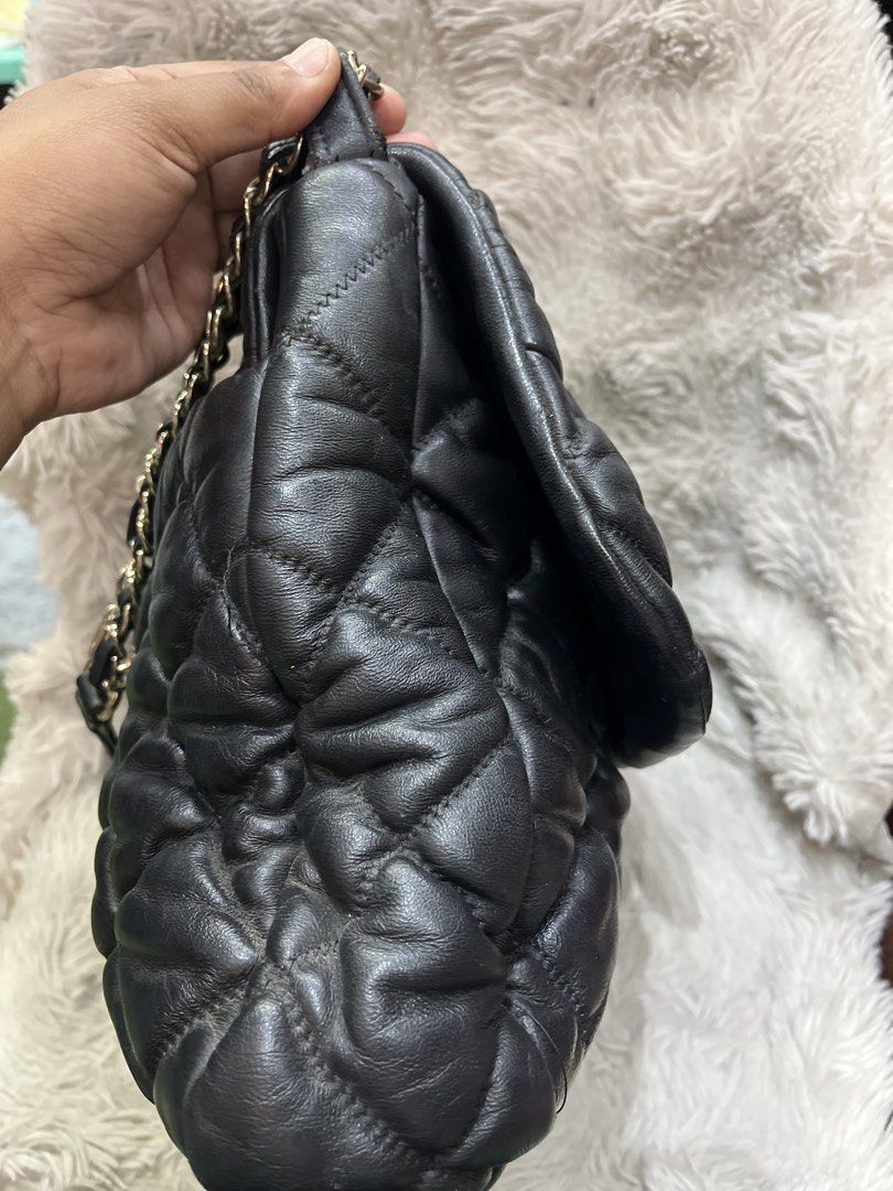 Chanel❤️ (Category: Luxury Bags & Wallets) located in Davao. Submitted by joe_rach1 (Listing ID 1470186073, Image 3). Description: Genuine leather Japan surplus.