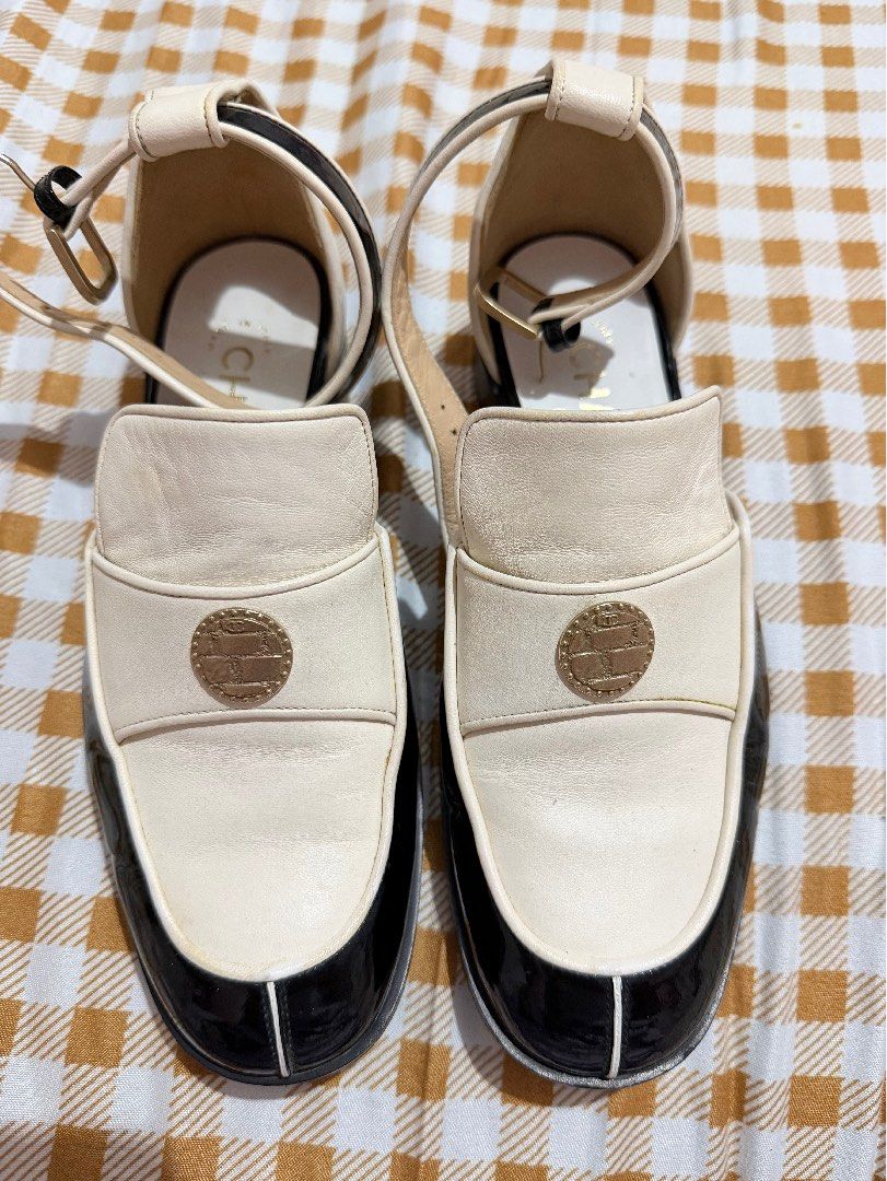 Chanel 2015 Leather Loafers (Category: Sneakers & Footwear) located in Valenzuela. Submitted by momoo44 (Listing ID 1470298262, Image 1). Description: Chanel 2015 Leather Cutout Ankle-Strap Loafers.