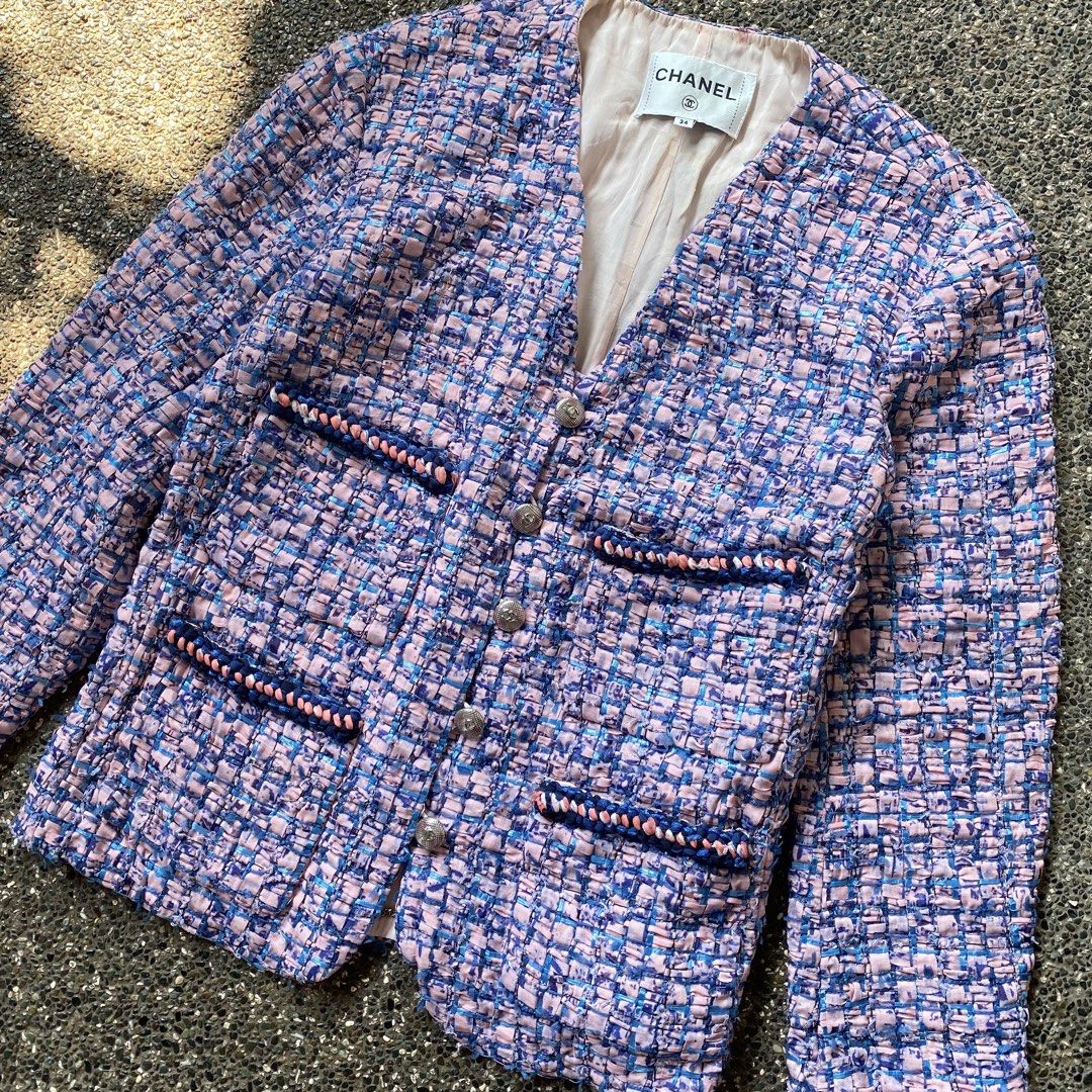 💫Chanel 21P Multicolor Tweed Jacket (Category: Luxury Apparel) located in Manila. Submitted by yourdaily_obsessions (Listing ID 1470281179, Image 2). Description: Item: Chanel •Size 34 on tag, S-M •Measurements Shoulder: 15.5” Bust: 32-34 Width: 17” Length: 22.5” •Searchable code: P70099v49020 •Highly recommended! Must have.✨☺️ - Notes before making an offer❗️ •Photos are provided for self authentication. •Bogus/irresponsible buyer auto blocked 