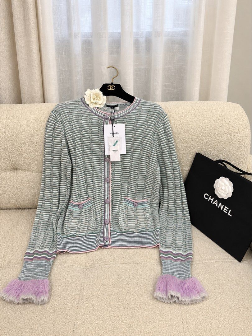 ⚜️Chanel - ✿ Knit Cardigan (Category: Luxury Apparel) located in Makati City. Submitted by 90sangel (Listing ID 1470266396, Image 2). Description: .