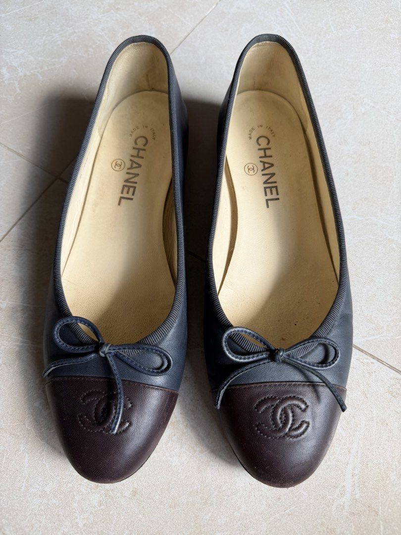 Chanel Ballerina Flats (Category: Sneakers & Footwear) located in Cabanatuan. Submitted by frugalchic.md (Listing ID 1470178292, Image 1). Description: Chanel lambskin cap toe cc ballerina flats Navy/ dark brown 39.5 Shoes only (no inclusions) Has marks/stains on one side.