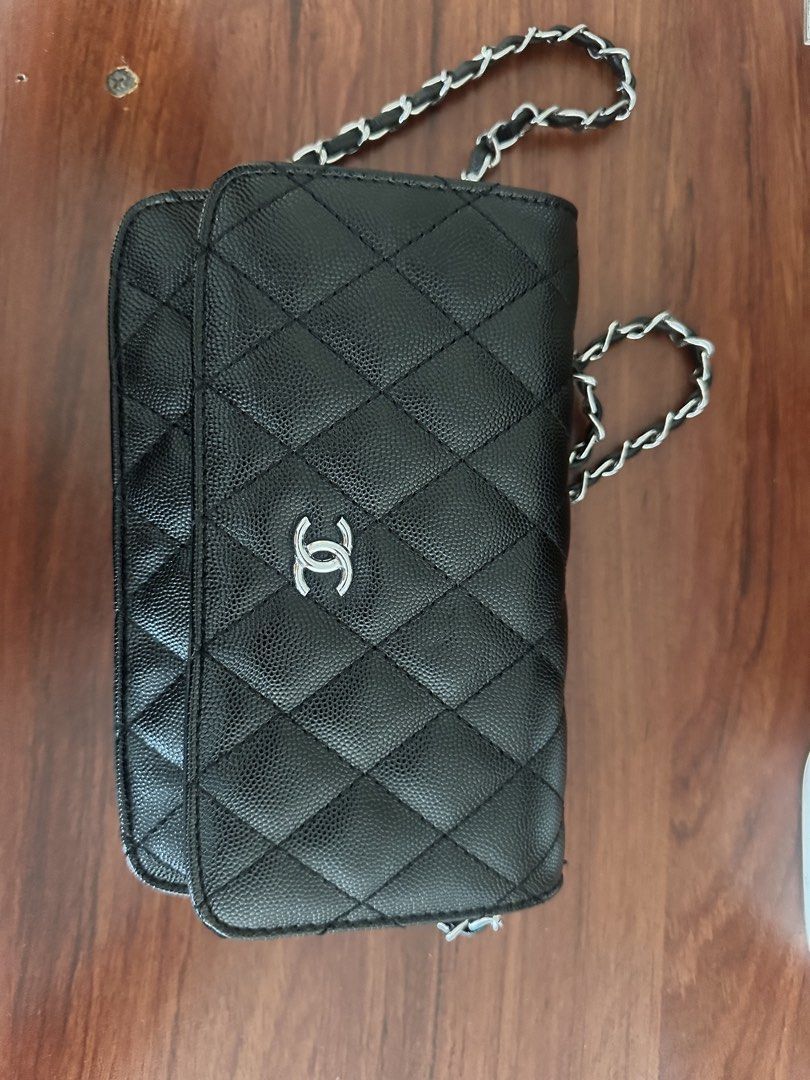 Chanel Black Leather Bag (Category: Luxury Bags & Wallets) located in Manila. Submitted by ysavee (Listing ID 1470219892, Image 1). Description: - not 0G - loc: taft.