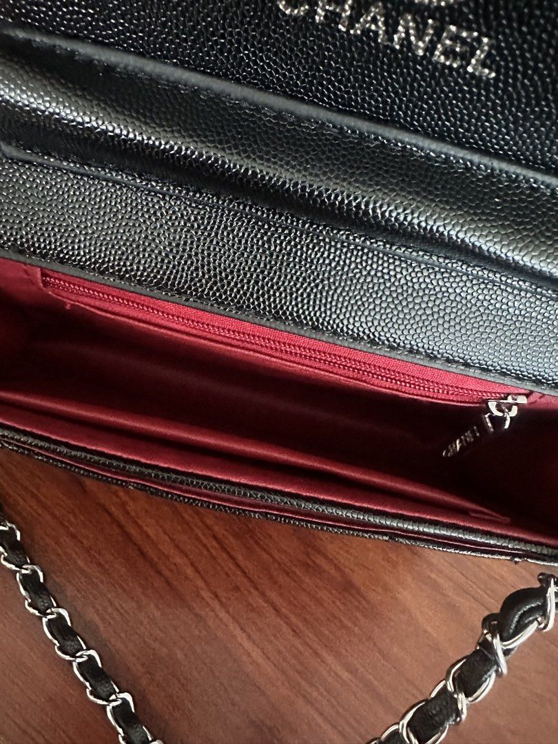 Chanel Black Leather Bag (Category: Luxury Bags & Wallets) located in Manila. Submitted by ysavee (Listing ID 1470219892, Image 3). Description: - not 0G - loc: taft.