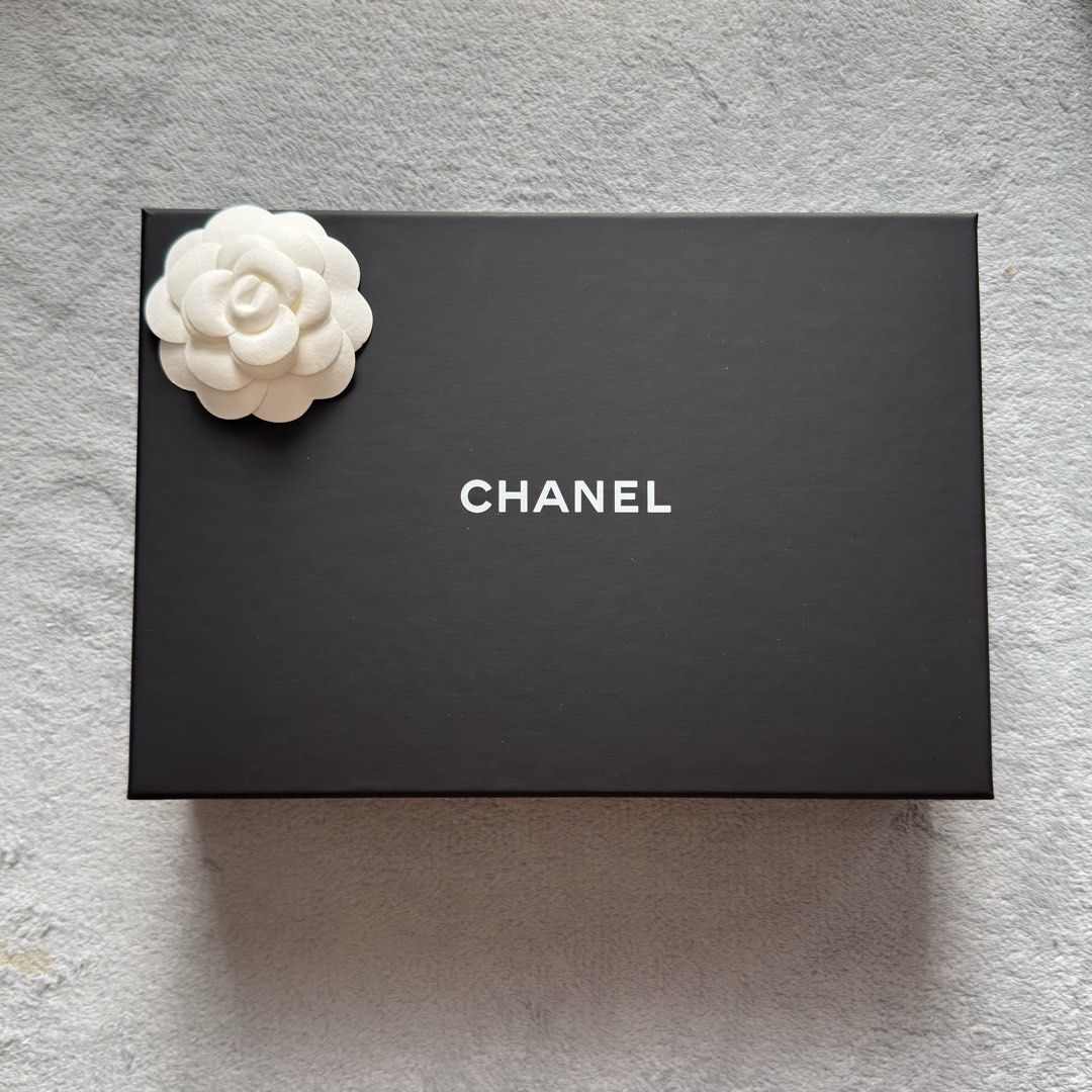 Chanel box (Category: Luxury Accessories) located in Quezon City. Submitted by hintstreet (Listing ID 1470175398, Image 1). Description: .