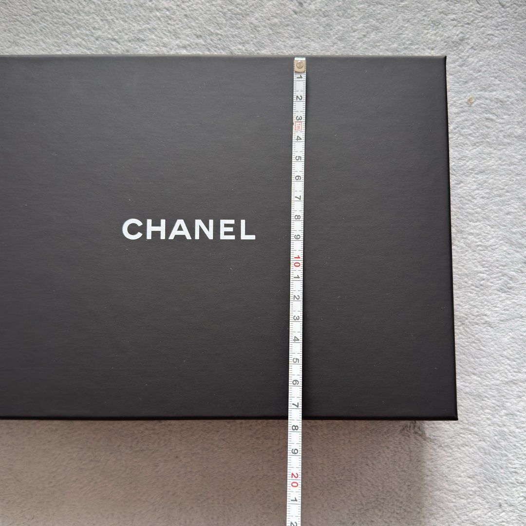 Chanel box (Category: Luxury Accessories) located in Quezon City. Submitted by hintstreet (Listing ID 1470175398, Image 3). Description: .