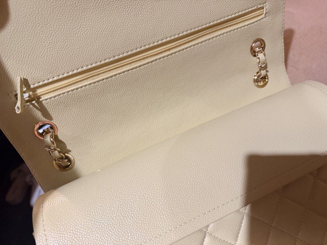 Chanel jumbo in lime yellow (Category: Luxury Bags & Wallets) located in Bacoor. Submitted by theluxarybelongings (Listing ID 1470333441, Image 3). Description: Caviar GHW Jumbo size With box and paperbag Mop: cash, bank transfer.