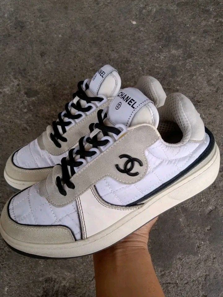 Chanel low top CC Logo sneakers (Category: Sneakers & Footwear) located in Koronadal. Submitted by joeannmahi28609 (Listing ID 1470189152, Image 2). Description: Chanel low- top CC Logo sneakers made in Italy size eur 35 for women's only coded in excellent condition ukay source sino bet nito mine nyo na.