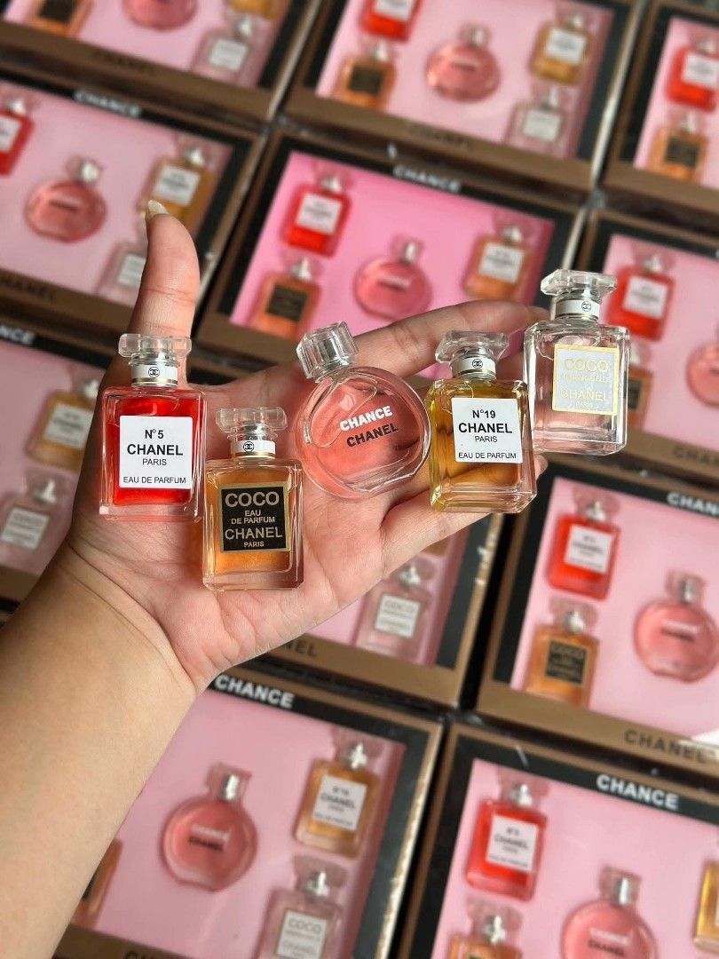 Chanel Mini Perfume Gift Set 5-Piece Collection (Category: Fragrance & Deodorants) located in Caloocan City. Submitted by 11selenoph94089 (Listing ID 1470271907, Image 2). Description: rep£1ca we offer 10pcs (reseller price).