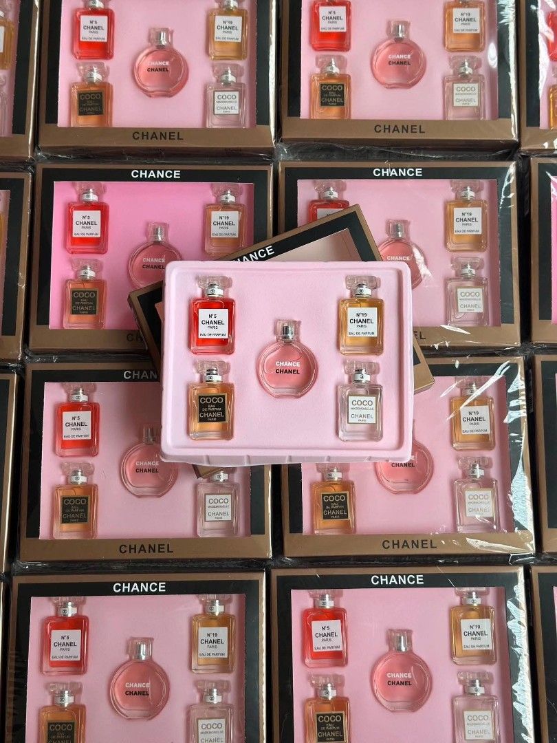 Chanel Mini Perfume Gift Set 5-Piece Collection (Category: Fragrance & Deodorants) located in Caloocan City. Submitted by 11selenoph94089 (Listing ID 1470271907, Image 1). Description: rep£1ca we offer 10pcs (reseller price).