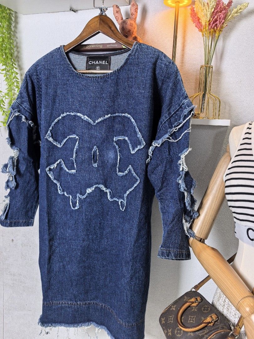 Chanel soft denim big CC (Category: Luxury Apparel) located in Baguio. Submitted by ashzachary (Listing ID 1470296609, Image 2). Description: Chanel soft denim big logo Condition :Excellent condition Color rate 10/10 Size : large Inches:W23. 5/L33 No issues No flaws Super ganda sa personal Pm. More details Good quality Plsss 📌No Bogus 📌No return MOP What you see is what you get PALAWAN, CEBUNA GCASH AND BDO Reminder😊 We're selling thrifted clo