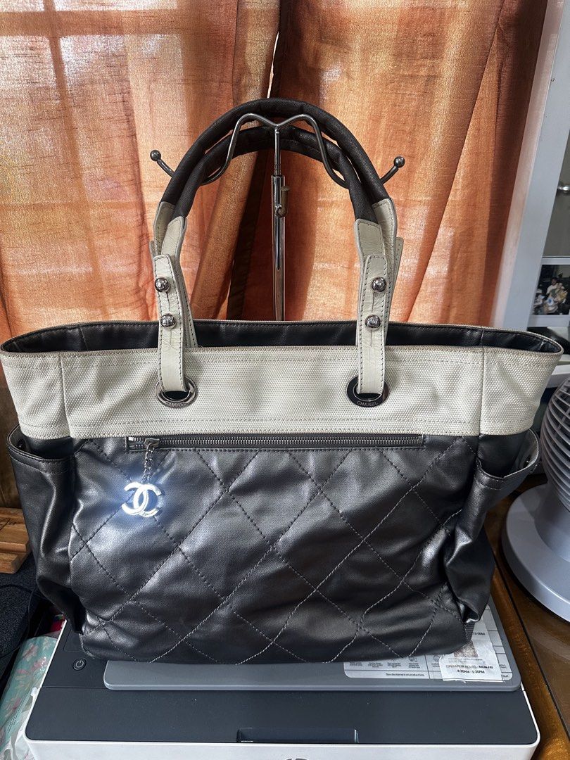 Chanel Tote (Category: Luxury Bags & Wallets) located in Quezon City. Submitted by beautybox2018 (Listing ID 1470167506, Image 1). Description: .