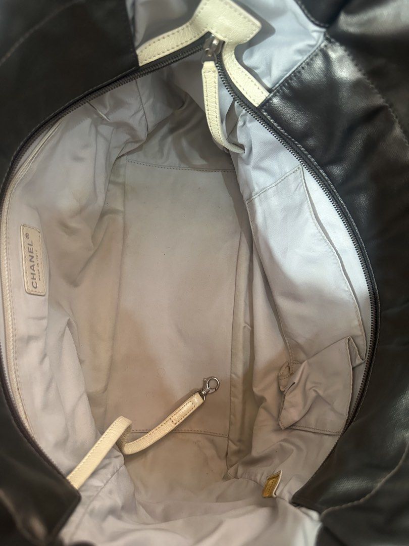 Chanel Tote (Category: Luxury Bags & Wallets) located in Quezon City. Submitted by beautybox2018 (Listing ID 1470167506, Image 3). Description: .