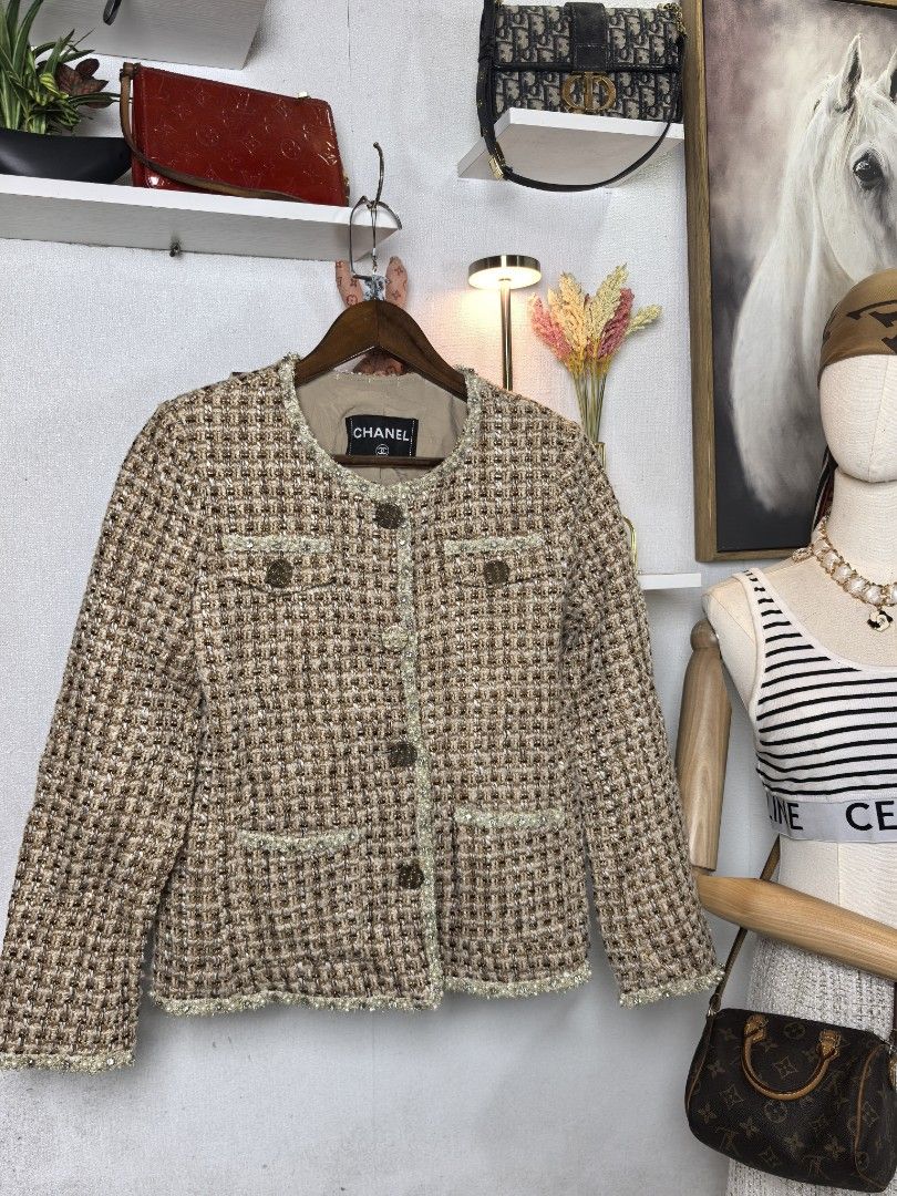 Chanel tweed CC buttons (Category: Luxury Apparel) located in Baguio. Submitted by ashzachary (Listing ID 1470299348, Image 2). Description: Chanel tweed CC buttons Condition :Excellent condition Color rate 10/10 Size :Medium Inches:W18/L23 No issues No flaws Super ganda sa personal Pm. More details Good quality Plsss 📌No Bogus 📌No return MOP What you see is what you get PALAWAN, CEBUNA GCASH AND BDO Reminder😊 We're selling thrifted clothes so