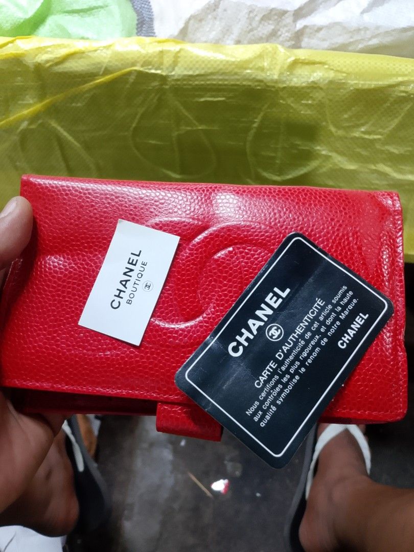 chanel wallet (Category: Luxury Bags & Wallets) located in Datu Odin Sinsuat (Dinaig). Submitted by matic_01 (Listing ID 1470184936, Image 2). Description: kayo ba bahala looks vintage super ganda pa.