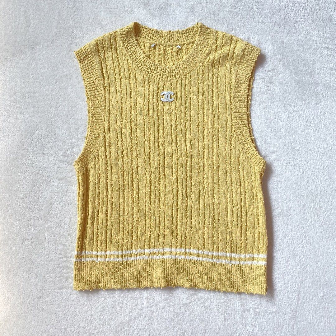 💫Chanel Yellow Viscose Knit Vest (Category: Others Tops) located in Manila. Submitted by yourdaily_obsessions (Listing ID 1470268450, Image 1). Description: Item: Chanel •Size 36 on tag, S-M •Measurements: 13x18.5” •Color: Yellow💛 •cutesy top!🥰 - Notes before making an offer❗️ •Photos are provided for self authentication. •Bogus/irresponsible buyer auto blocked •Check details first, to see minimal flaw/issue if any. •Payment First. No payment,