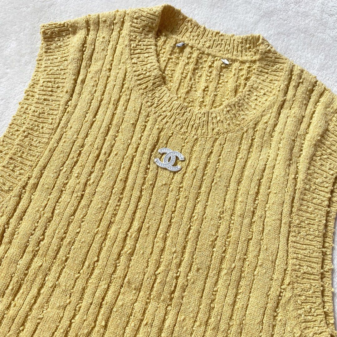 💫Chanel Yellow Viscose Knit Vest (Category: Others Tops) located in Manila. Submitted by yourdaily_obsessions (Listing ID 1470268450, Image 2). Description: Item: Chanel •Size 36 on tag, S-M •Measurements: 13x18.5” •Color: Yellow💛 •cutesy top!🥰 - Notes before making an offer❗️ •Photos are provided for self authentication. •Bogus/irresponsible buyer auto blocked •Check details first, to see minimal flaw/issue if any. •Payment First. No payment,