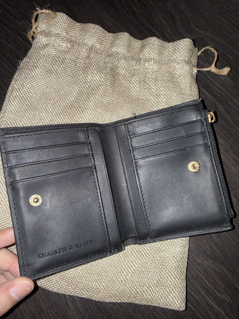 Charles & Keith Black Wallet (Category: Wallets & Card holders) located in Caloocan City. Submitted by tootsief (Listing ID 1470286871, Image 2). Description: .