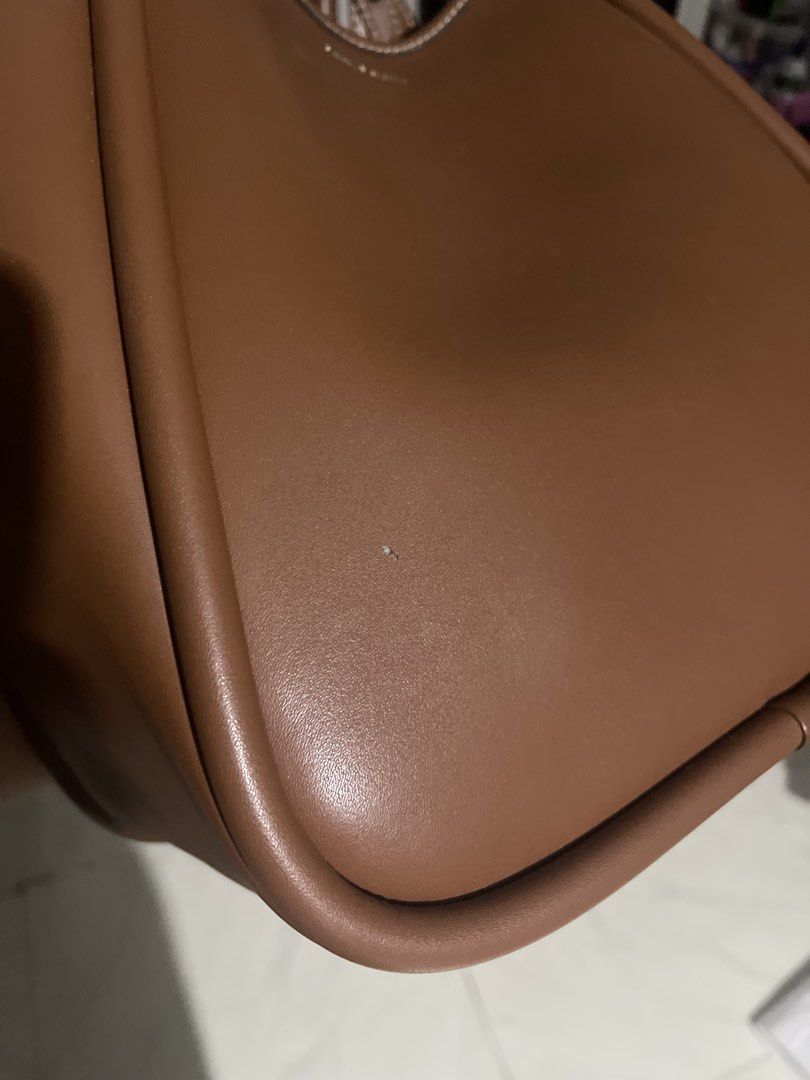 Charles & Keith Lyla Tote Bag with pouch (Category: Tote Bags) located in Manila. Submitted by pray.loved.life (Listing ID 1470235758, Image 3). Description: .