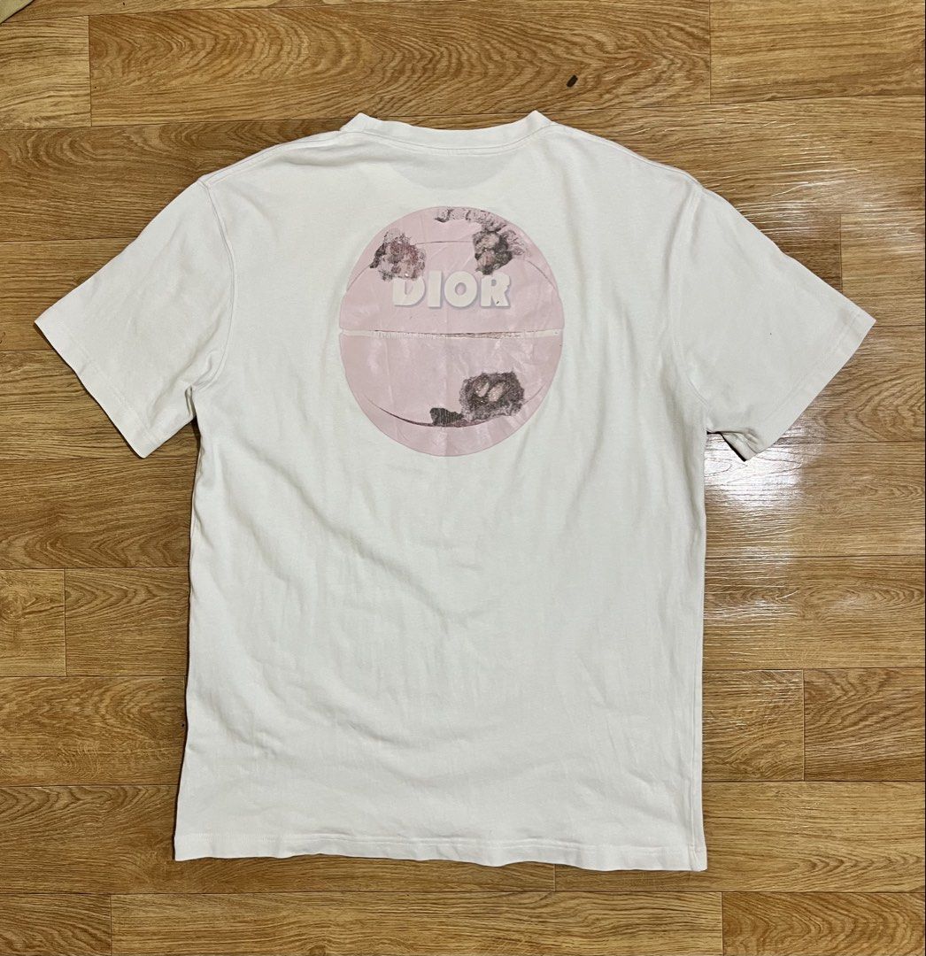 Christian Dior x Daniel Arsham basketball (Category: Luxury Apparel) located in Zamboanga. Submitted by alterramz08 (Listing ID 1470166940, Image 2). Description: Christian Dior x Daniel Arsham basketball crystal t-shirt from the Spring/Summer 2020 collection. Size Medium Width 21.5 Length 29 Verygood Condition Issue minimal Hairline Price ; 2,200 Pesos !! .
