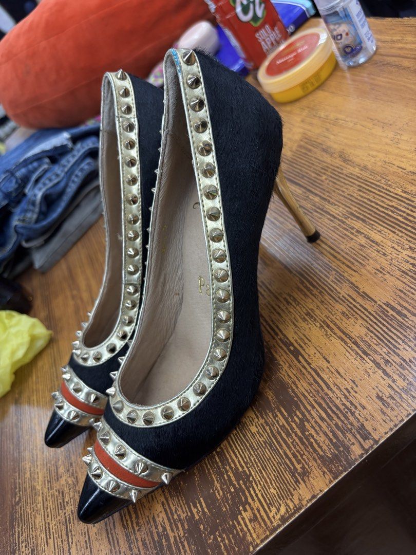Christian Louboutin sandals (Category: Dress Shoes) located in Zamboanga. Submitted by thriftitup0430 (Listing ID 1470249944, Image 3). Description: Excellent condition Size 35 Very mininal issue see last pic .