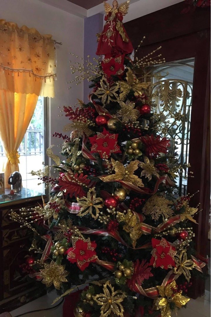 Christmas Tree (Category: Other Home Decor) located in Cainta. Submitted by vlera (Listing ID 1470215653, Image 2). Description: - 3 layers (each layer foldable) - Estimate 6 foot tall - Free decorations included.
