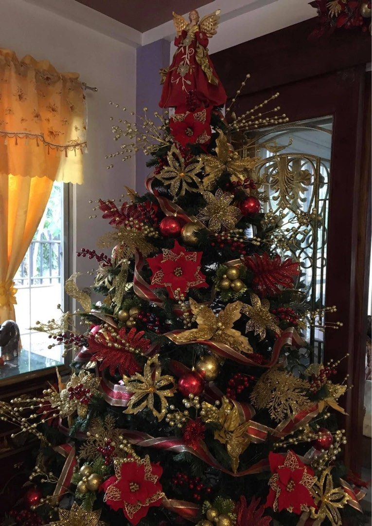 Christmas Tree (Category: Other Home Decor) located in Cainta. Submitted by vlera (Listing ID 1470215653, Image 1). Description: - 3 layers (each layer foldable) - Estimate 6 foot tall - Free decorations included.