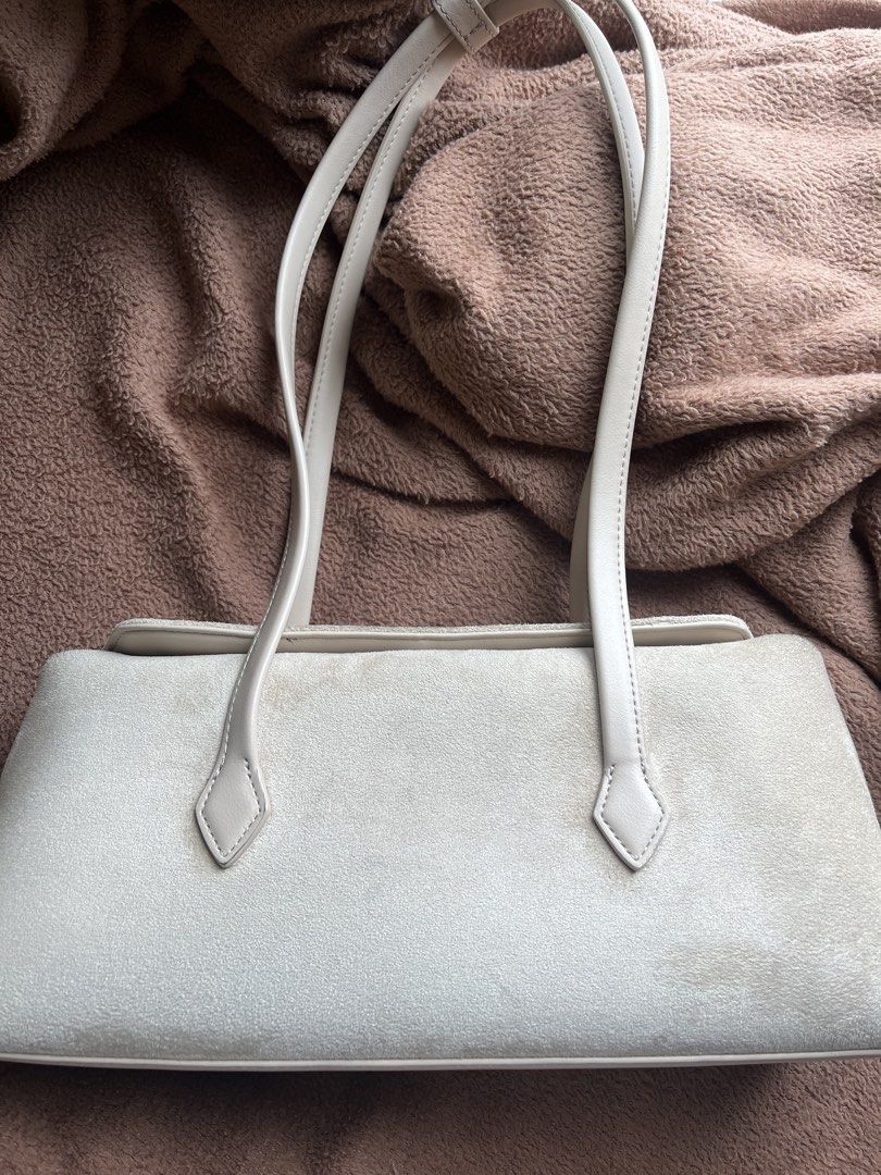 Christy Ng Edith Shoulder Bag (Category: Shoulder Bags) located in Manila. Submitted by livestone-e55f (Listing ID 1470197259, Image 3). Description: Bibilhin mo ba or itatapon ko to? jk RFS: I wanna get rid of this, I don’t use this anymore:).